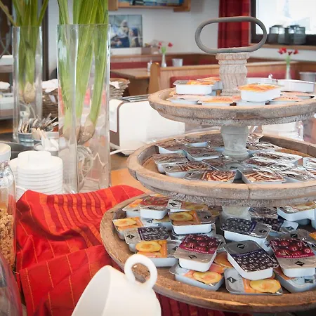 Bed & Breakfast Der Tiroler 2*
